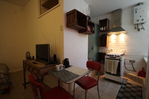 Standard Apartment, 1 Bedroom | Private kitchen