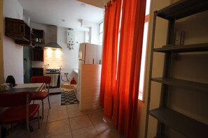 Standard Apartment, 1 Bedroom | Private kitchen - GoHouse Gois 206 (Rio de Janeiro)