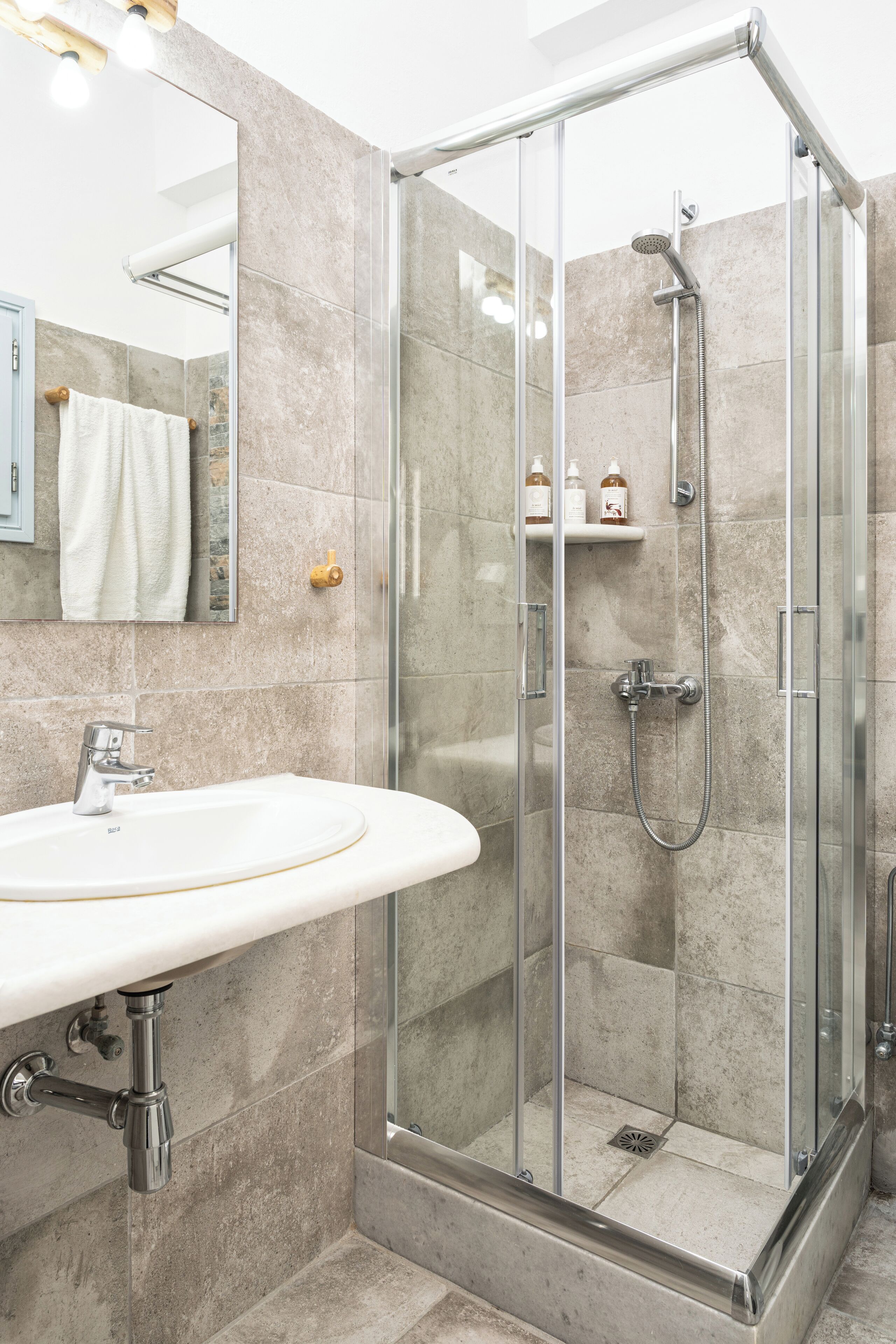 shower, free toiletries, towels