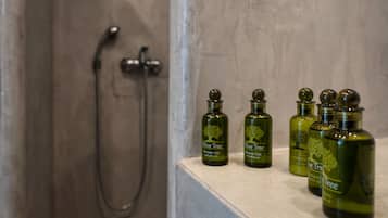 Standard Double Room, Garden View | Bathroom