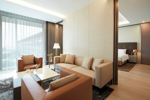 Deluxe Suite Room (Free Pool and Theme Park BIG3 Access & Free Minibar) | Living area