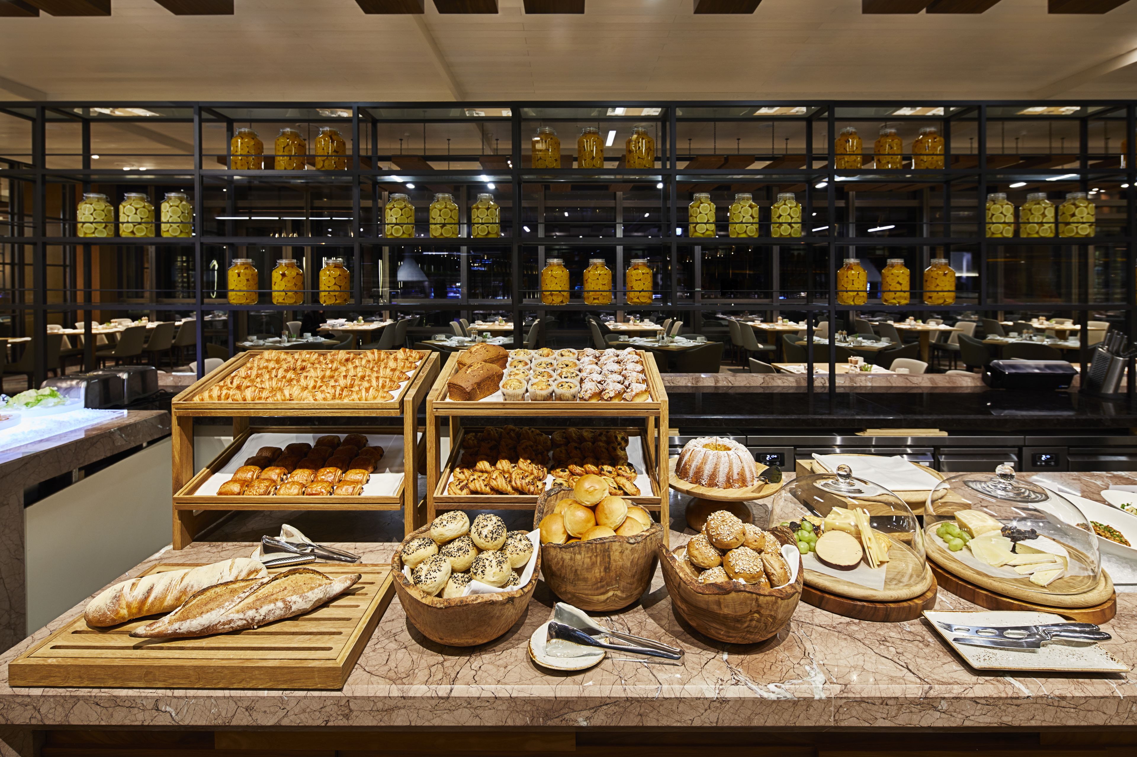 daily buffet breakfast (krw 58000 per person)