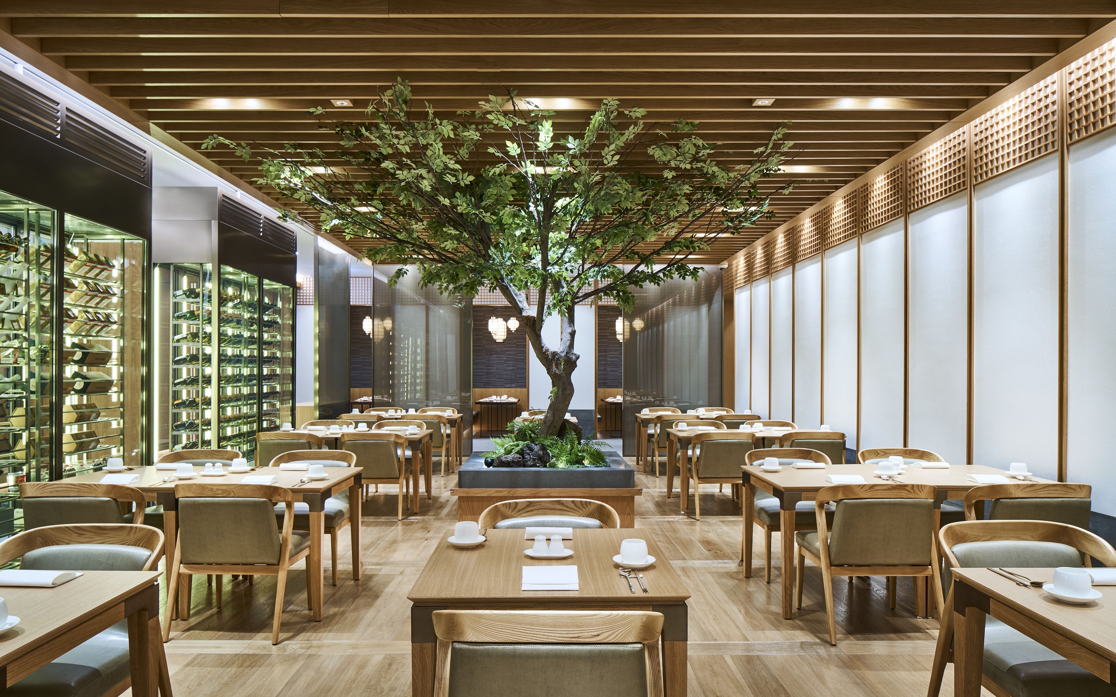 4 restaurants, breakfast, lunch, dinner served; international cuisine