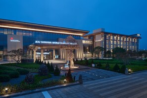 Front of property - evening/night - Marriott Jeju Shinhwa World Hotels & Resorts (Seogwipo)