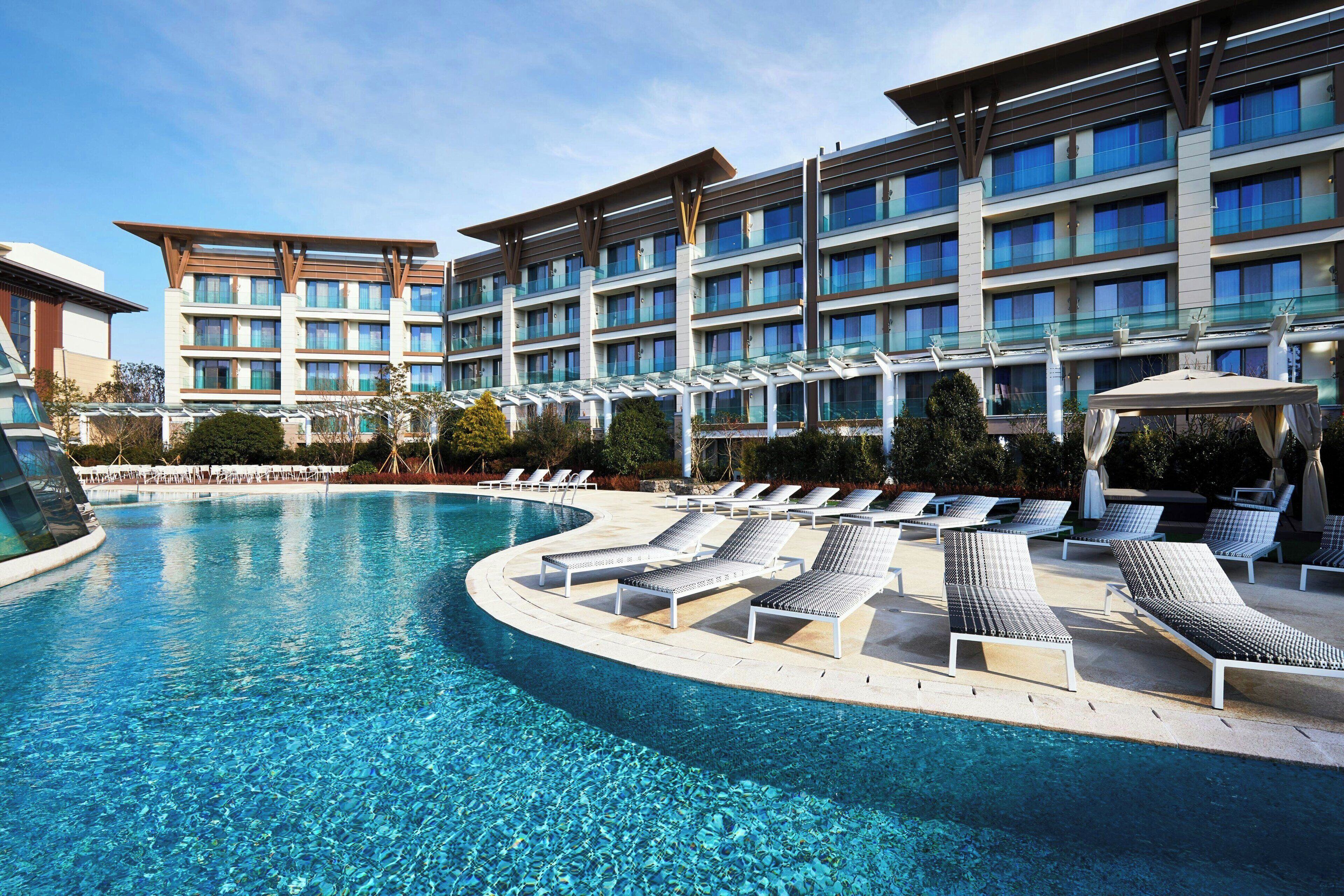 실내 수영장, 야외 수영장, 카바나(요금 별도)