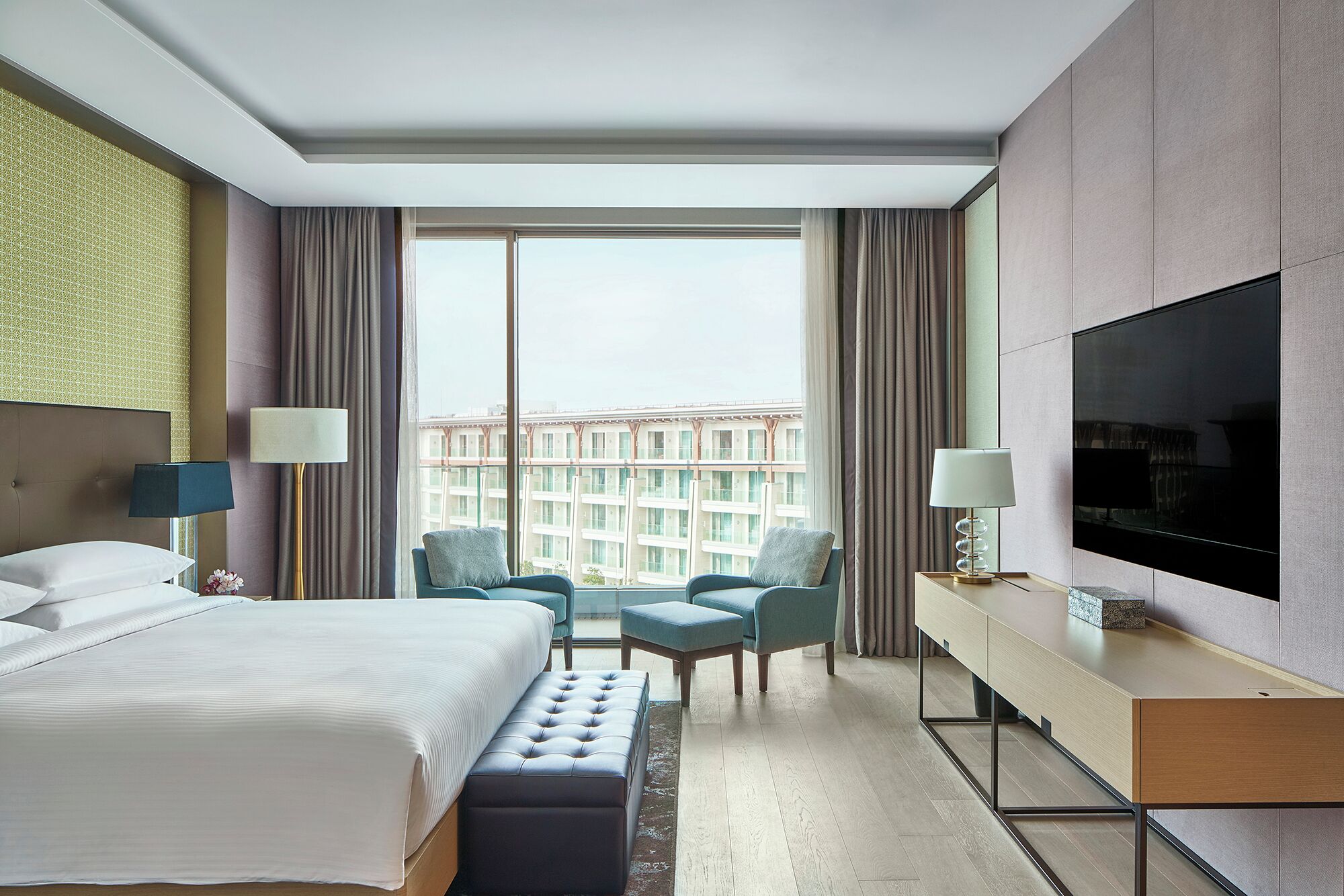 Premier suite, 1 slaapkamer | Luxe beddengoed, een gratis minibar, een kluis op de kamer, een bureau