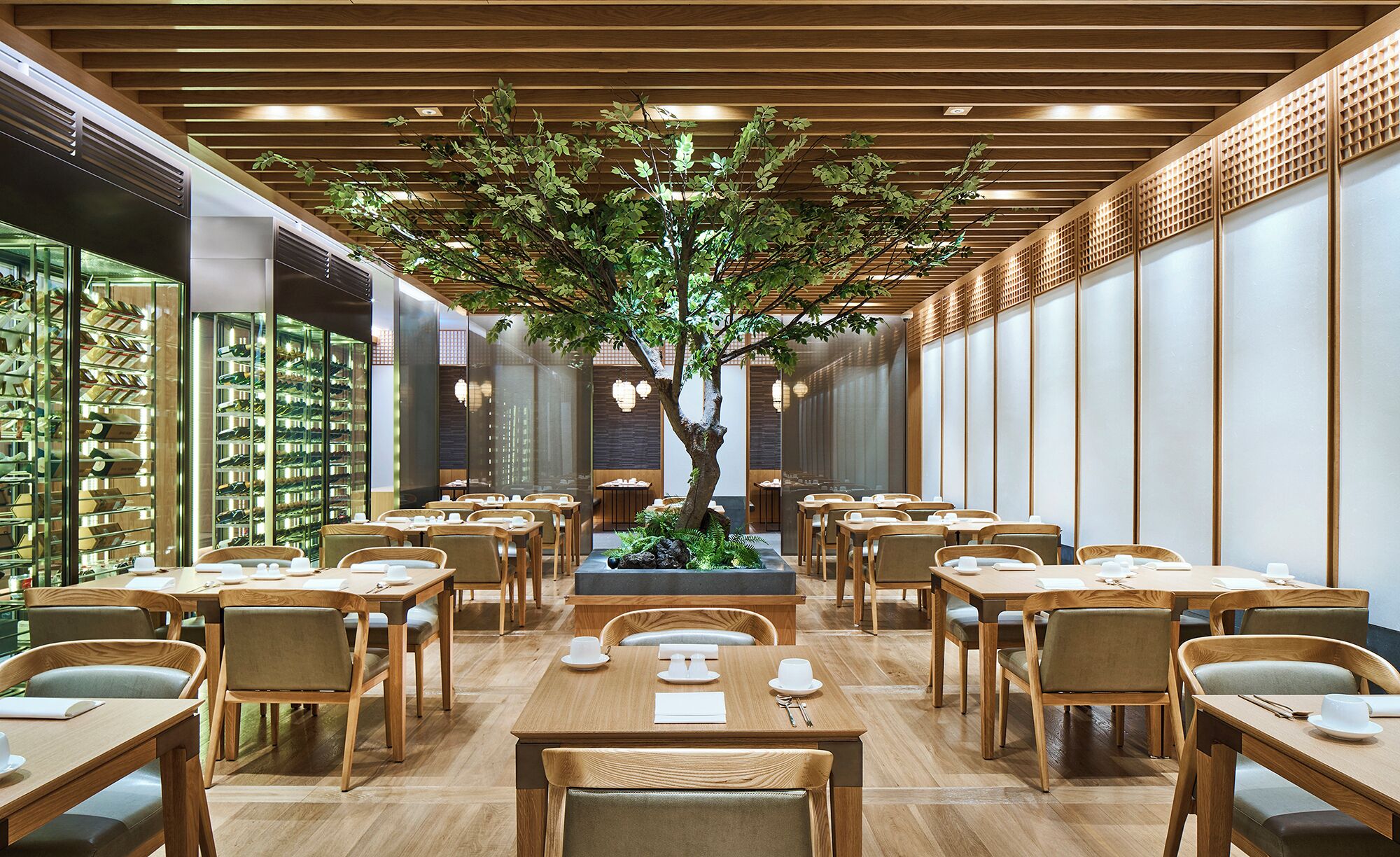 4 restaurants, breakfast, lunch, dinner served; international cuisine