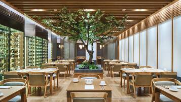 4 restaurants, breakfast, lunch, dinner served; international cuisine