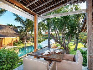 Family Villa | In-room dining - Villa Mannao by Villa Finder (Kerobokan)