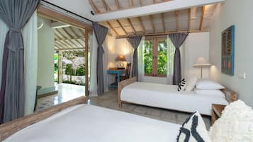 Family Villa | 5 bedrooms, in-room safe, desk, iron/ironing board