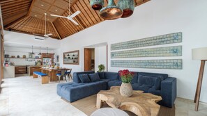 Living area - Villa Sanook by Villa Finder (Seminyak)