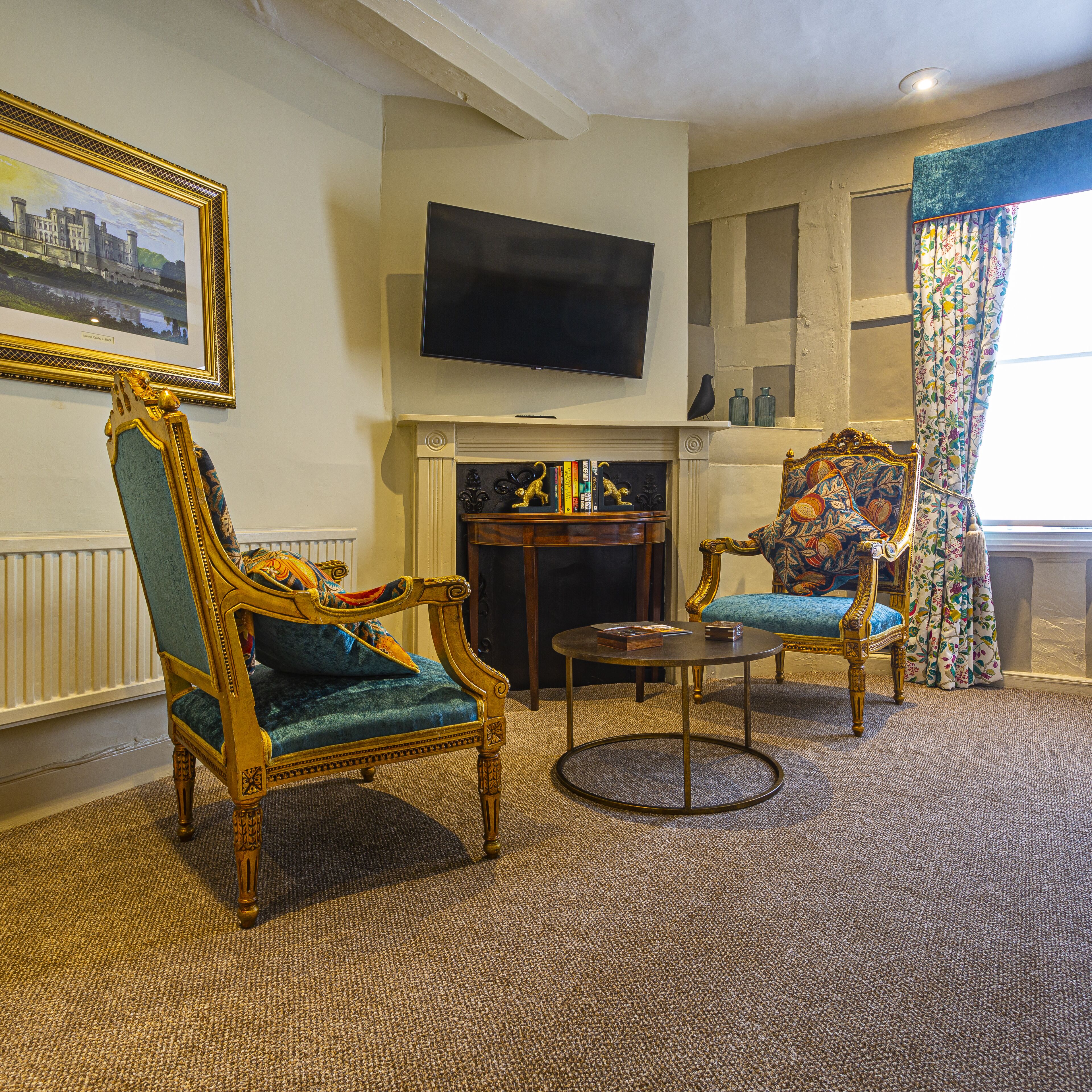 superior double room | living area | 40-inch flat-screen tv with cable channels, tv