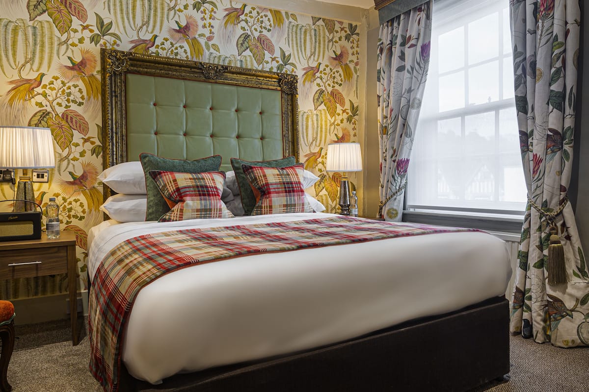 classic double room | 1 bedroom, desk, blackout curtains, iron/ironing board