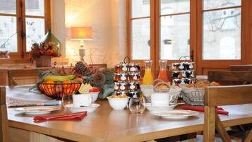 Free daily continental breakfast