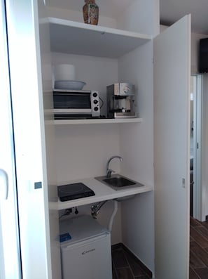 Geladeira, micro-ondas, fogão, cooktop