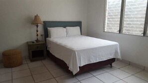 Basic Double Room | Iron/ironing board, free WiFi