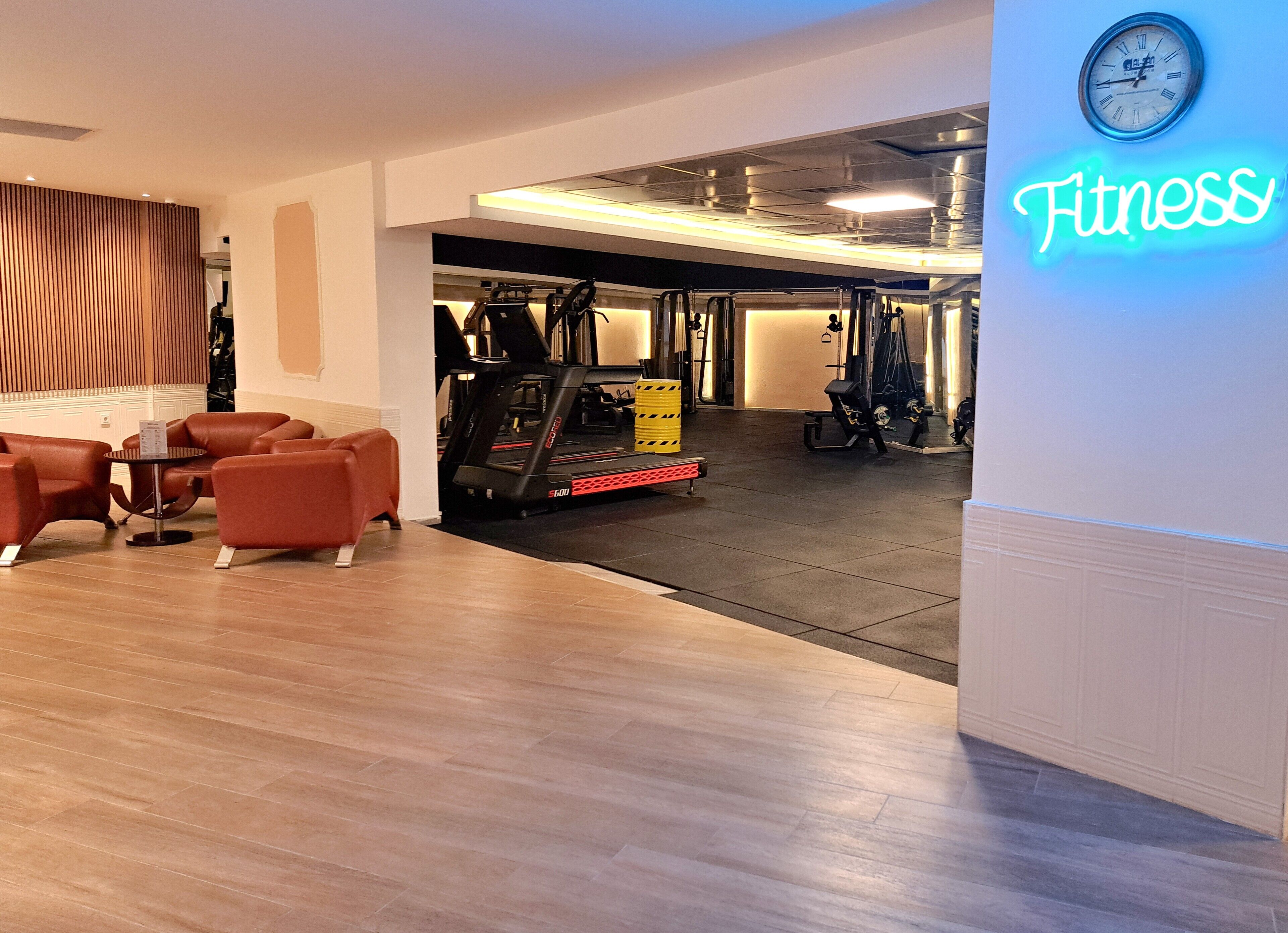 turkish bath/hammam, aromatherapy, deep-tissue massages, thai massages