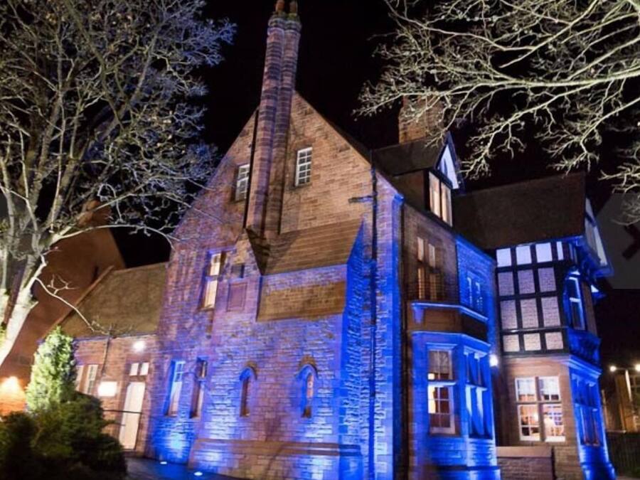 Facciata della struttura - sera/notte