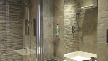 Classic Double Room, 1 Double Bed | Bathroom