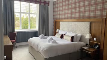 Family Room | Bathroom | Free toiletries, hair dryer, towels