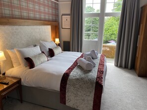 Doppia Superior, 1 letto king, balcone, vista giardino | Biancheria da letto ipoallergenica, una cassaforte in camera