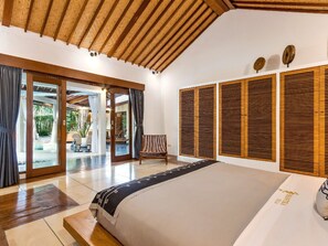 Family Villa | 3 bedrooms, in-room safe, desk, iron/ironing board - Villa Shantika by Villa Finder (Seminyak)
