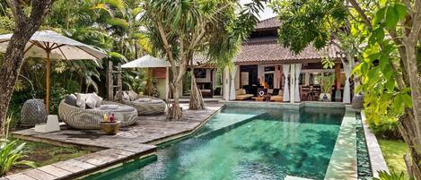 Familjevilla | 3 sovrum, värdeförvaringsskåp på rummet och skrivbord