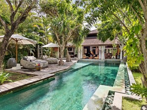 Family Villa - Villa Shantika by Villa Finder (Seminyak)