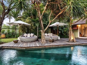 Outdoor pool - Villa Shantika by Villa Finder (Seminyak)