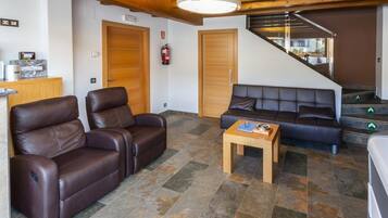 Huis, 3 slaapkamers (Duplex) | Woonkamer | Flatscreentelevisie