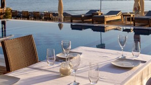 A table set for two with a view of the sea and mountains in the background. - Hotel Almira (Pineios)