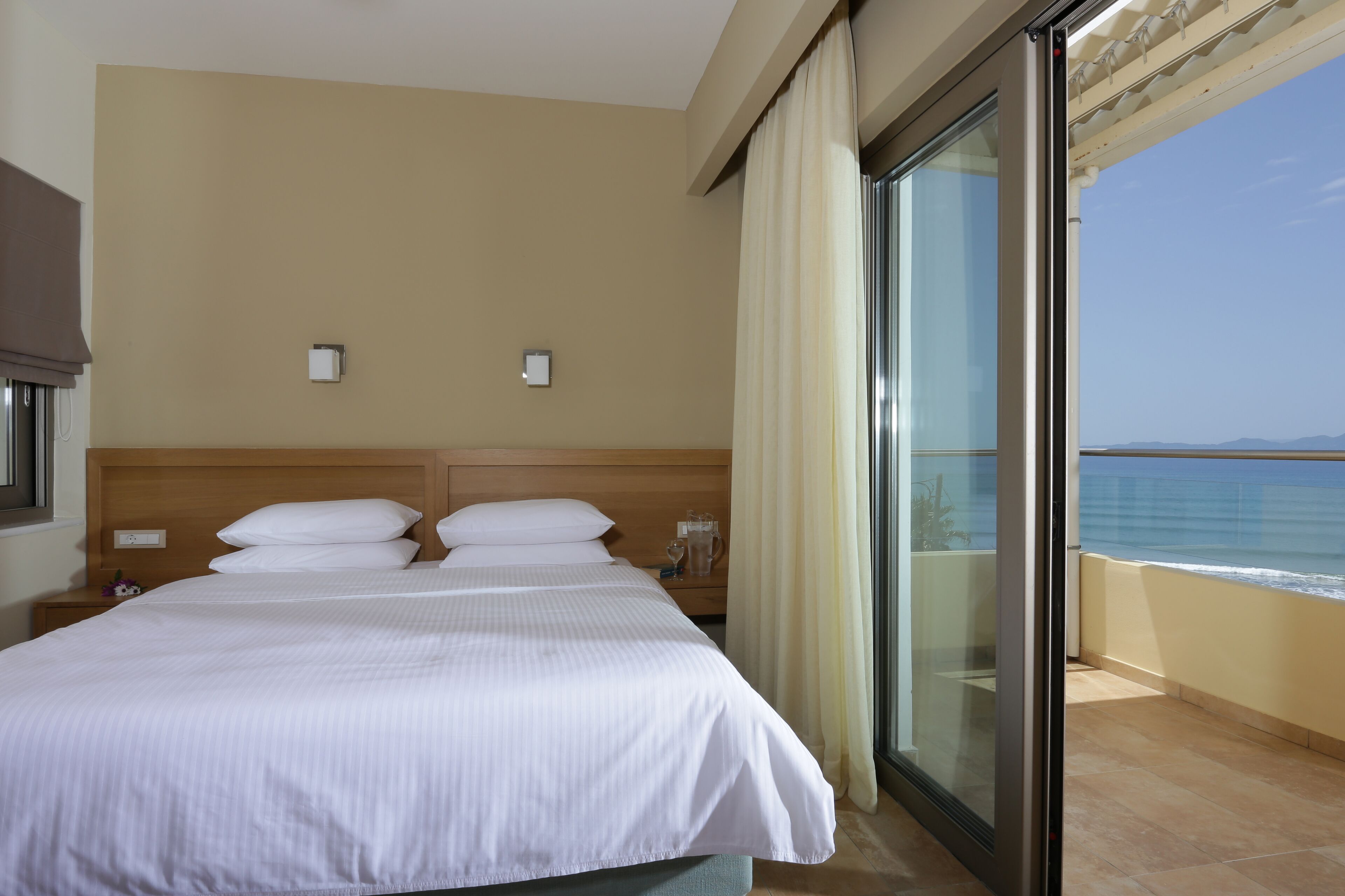 premium double room, sea view | minibar, in-room safe, desk, blackout curtains
