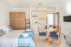 Studio Confort, balcon, vue mer | Coin cuisine privé