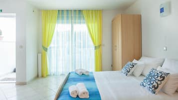 Studio, Terrasse, Erdgeschoss | Schallisolierte Zimmer, Bügeleisen/Bügelbrett, Reisekinderbett