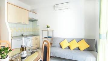 Standard-Studio, Balkon, Gartenblick | Eigene Kochnische | Kühlschrank, Mikrowelle, Wasserkocher mit Kaffee-/Teezubehör