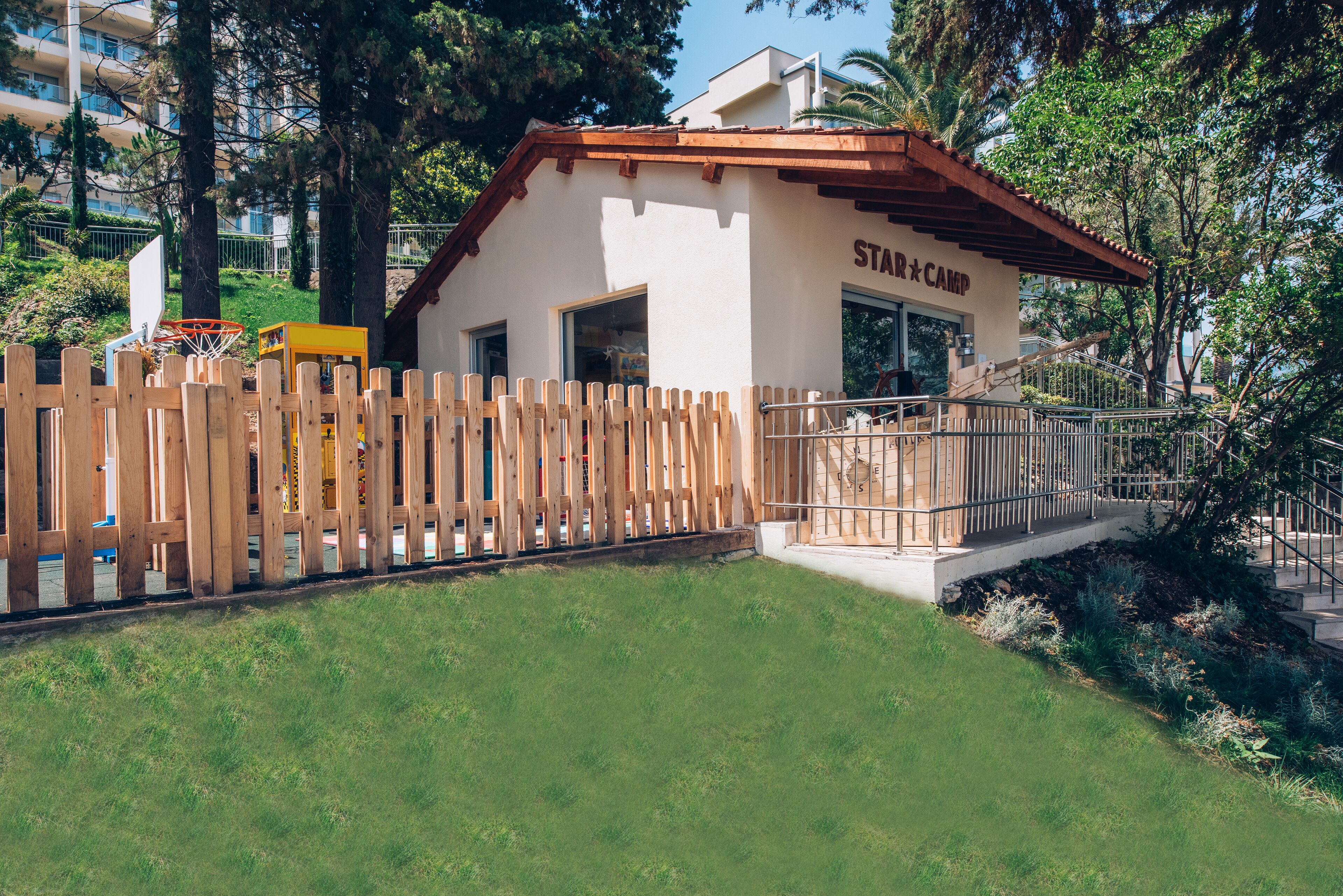 children’s play area – outdoor