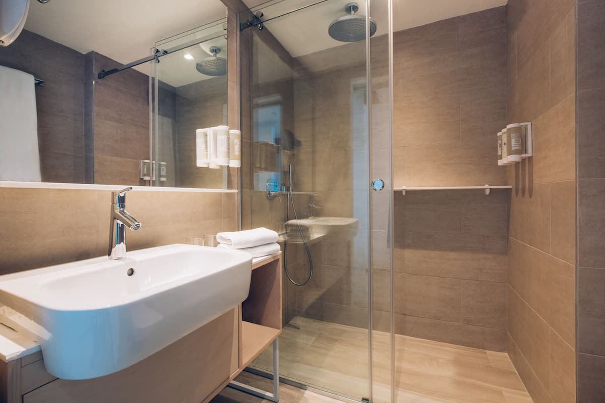 eco-friendly toiletries, hair dryer, towels