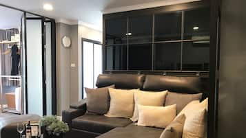 2-Bedroom Condo | Living room | 43-inch flat-screen TV with cable channels, TV