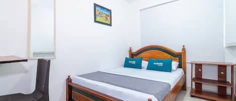 Iron/ironing board, free WiFi, bed sheets