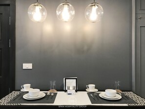 3-Bedroom Condo | Servicio de comidas en la habitación