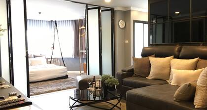 Stay in Style The Heart of Nimman R306AB