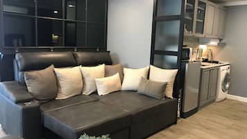 3-Bedroom Condo | 3 bedrooms, in-room safe, desk, blackout drapes