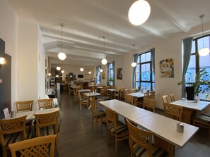 Desayuno buffet todos los días (con cargo)