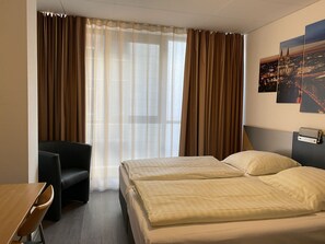 Double Room | In-room safe, desk, soundproofing, iron/ironing board