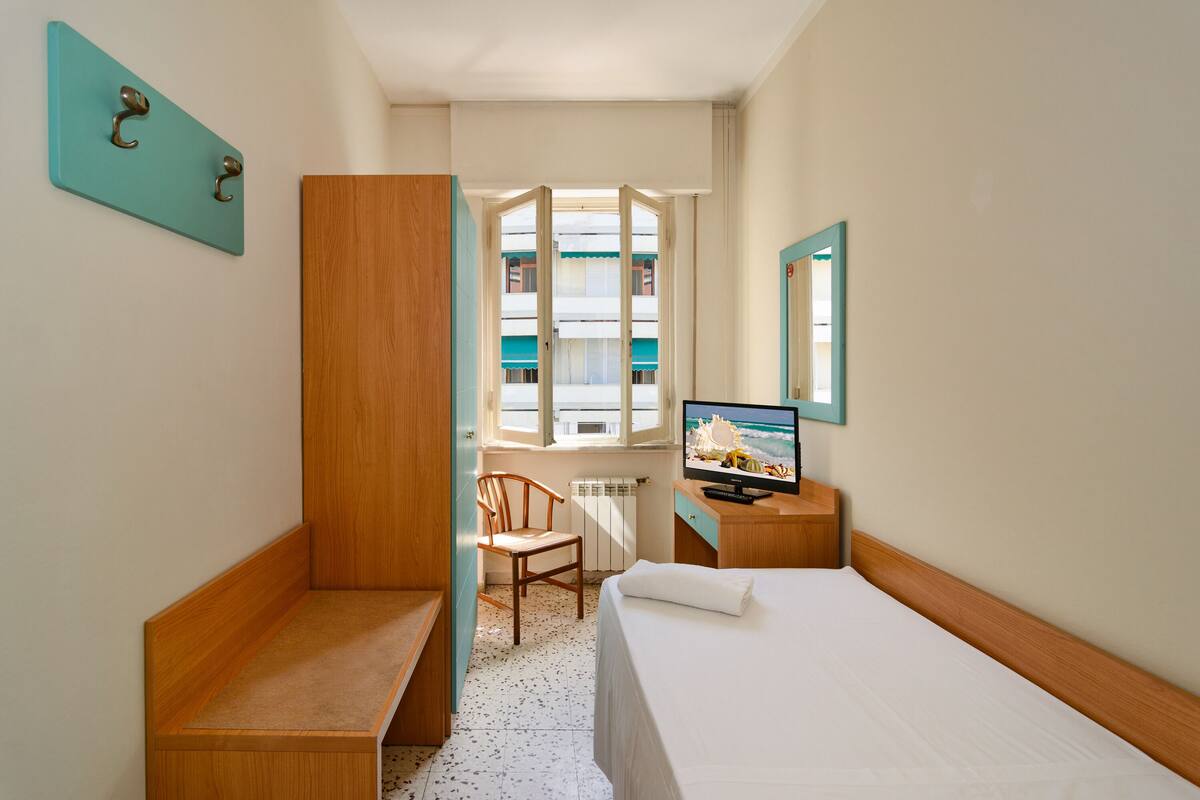 Phòng đơn cơ bản | Bộ đồ giường kháng dị ứng, minibar, két bảo mật tại phòng, bàn 