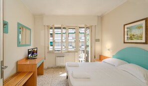 Bộ đồ giường kháng dị ứng, minibar, két bảo mật tại phòng, bàn 