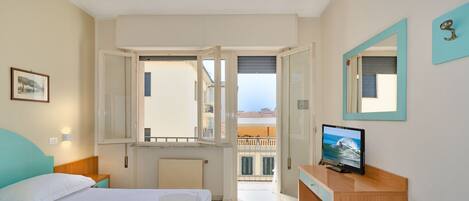 Hypo-allergenic bedding, minibar, in-room safe, desk