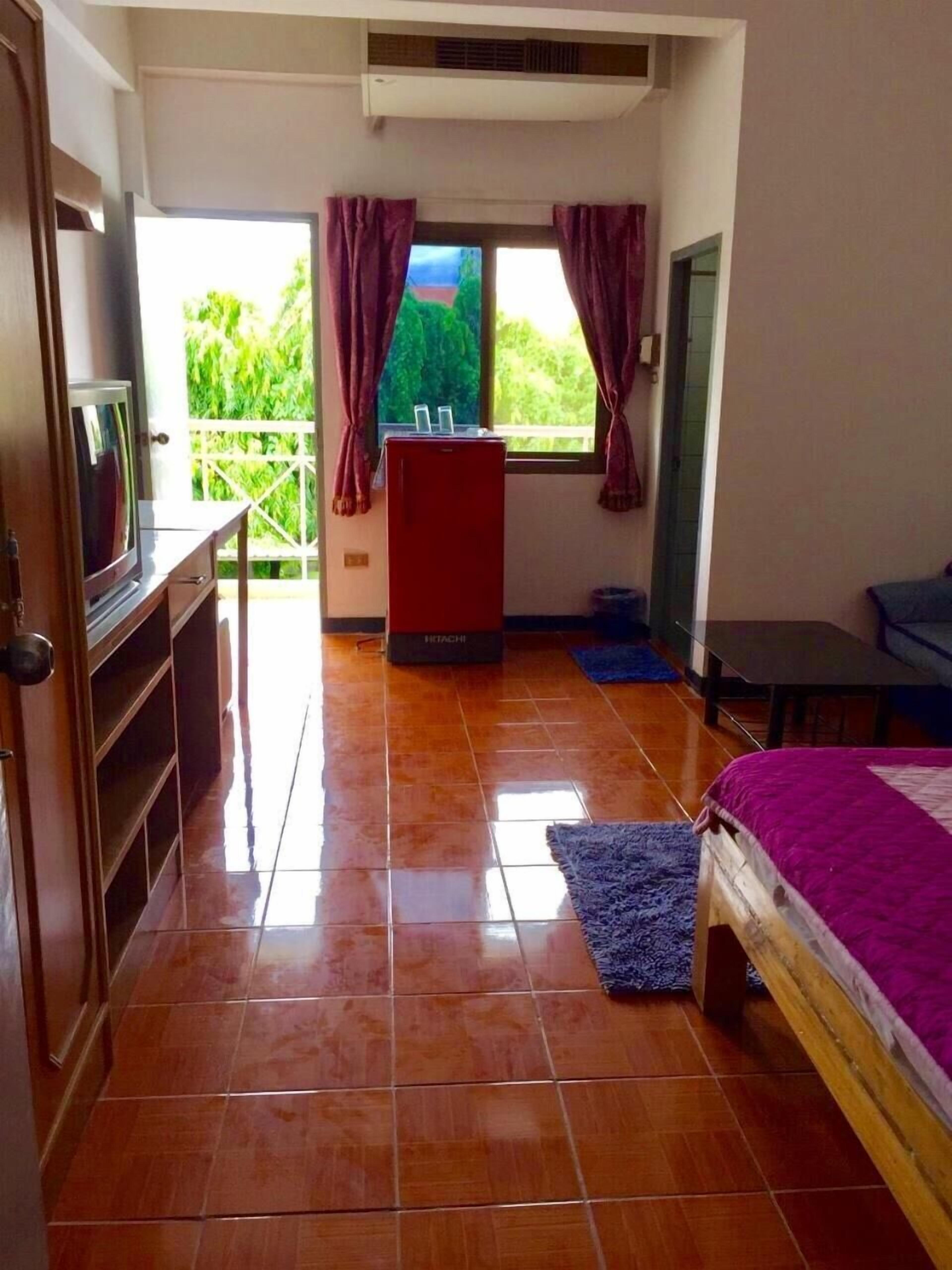 minibar, desk, free wifi