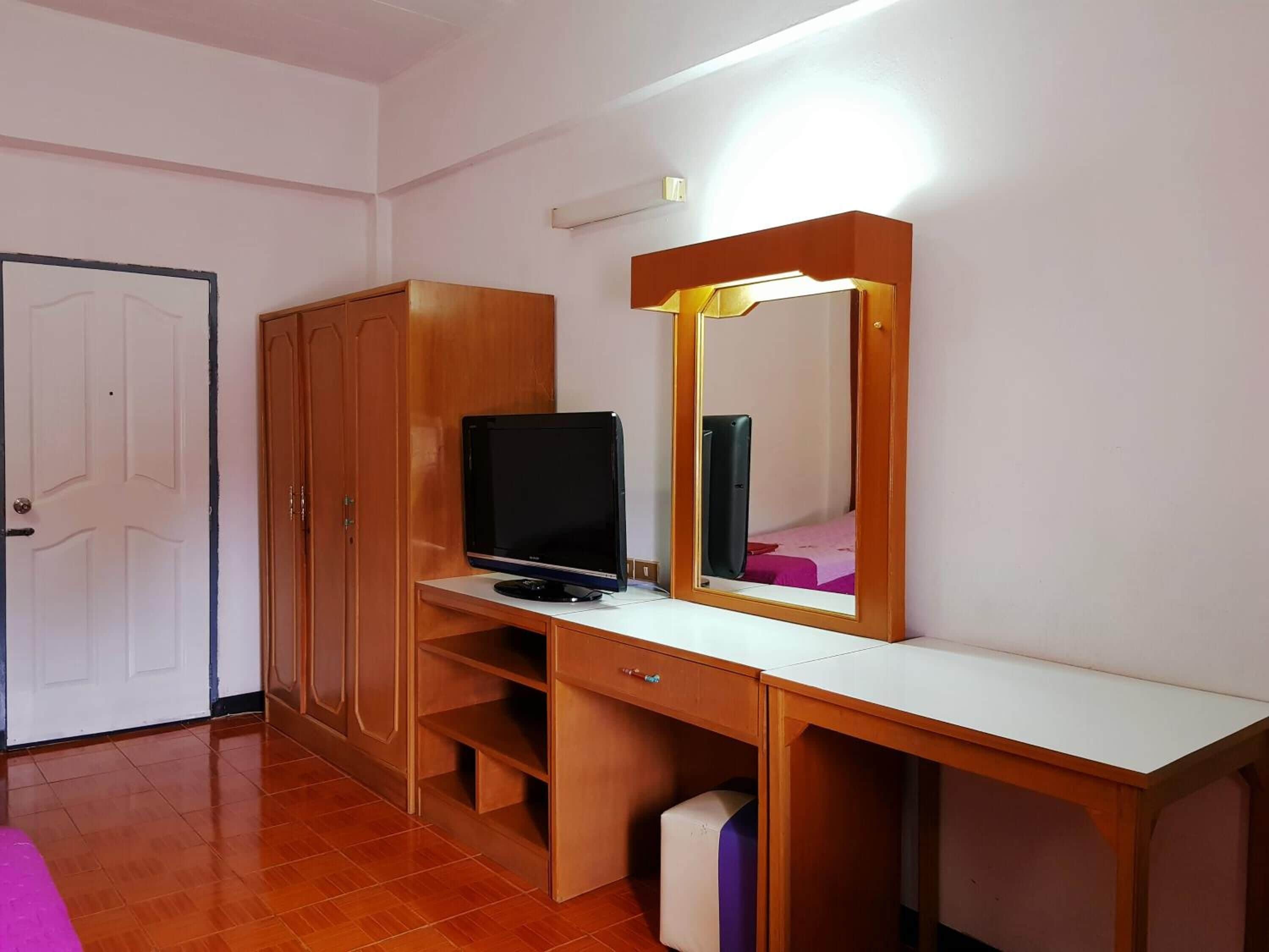 minibar, desk, free wifi