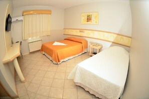 Luxury Triple Room, Multiple Beds | Minibar, desk, blackout drapes, free WiFi - Center Hotel (Xanxere)